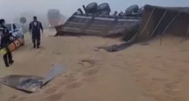 Acidente entre carreta e carro deixa quatro feridos na BR-364