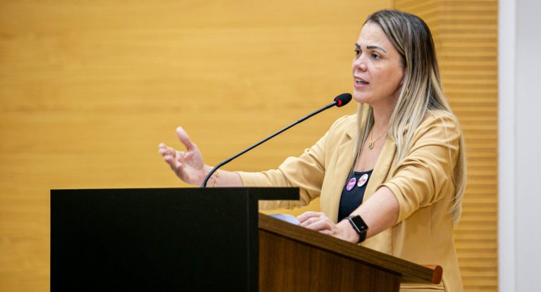 Depois de naufrágio de Barco Hospital, deputada Cláudia de Jesus cobra resposta imediata da Sesau - News Rondônia