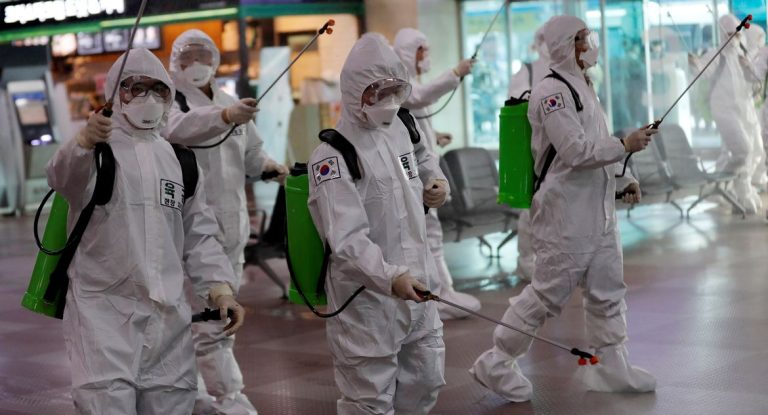 OMS aprova acordo global para preparação contra futuras pandemias, mas ausência dos EUA gera dúvidas sobre eficácia