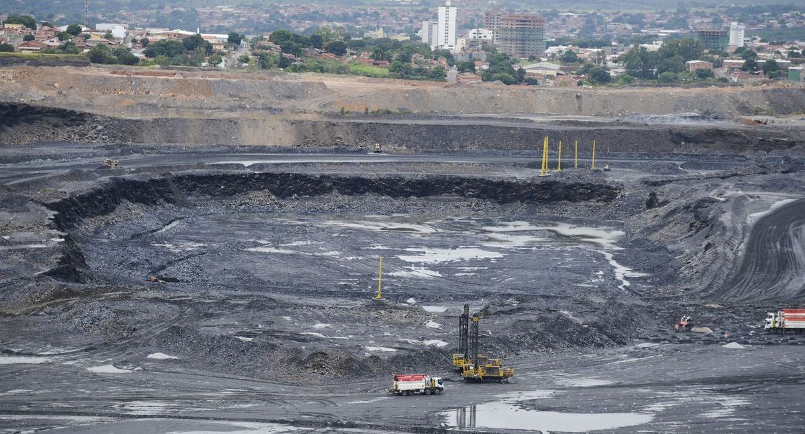 Mineração responde por 77% do superávit comercial do Brasil no 1º trimestre de 2025, mesmo com queda nas exportações