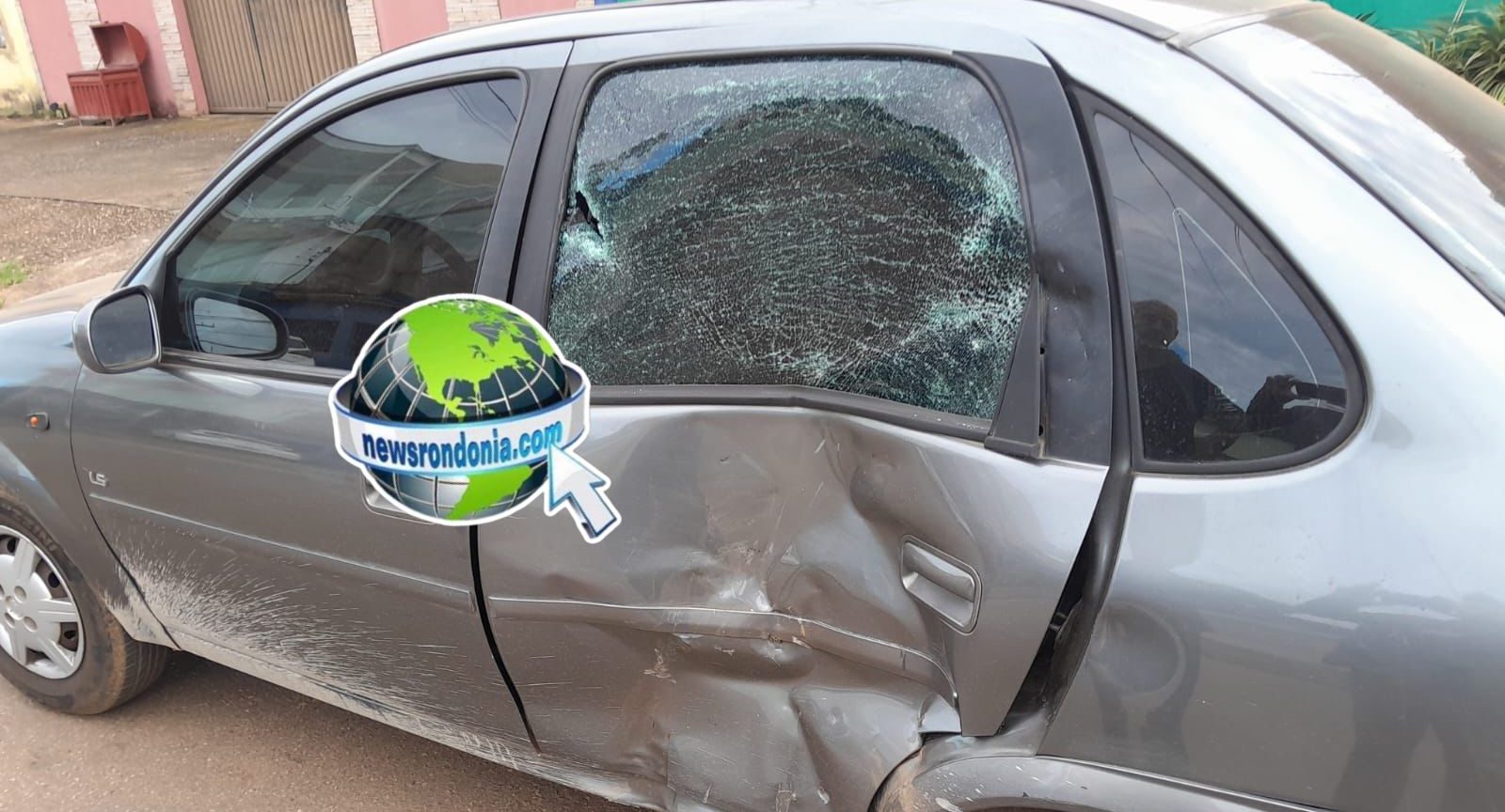 Carro invade preferencial e causa grave acidente com açougueiro na zona leste