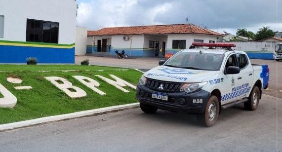 PM prende mulher em cumprimento de mandado por tráfico de drogas