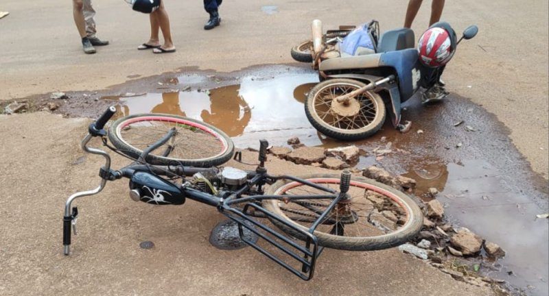 Adolescente provoca acidente com bicicleta motorizada em São Francisco do Guaporé