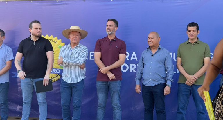 Deputado Coronel Chrisóstomo acompanha assinatura da ordem de serviço das obras de pavimentação em Vista Alegre do Abunã