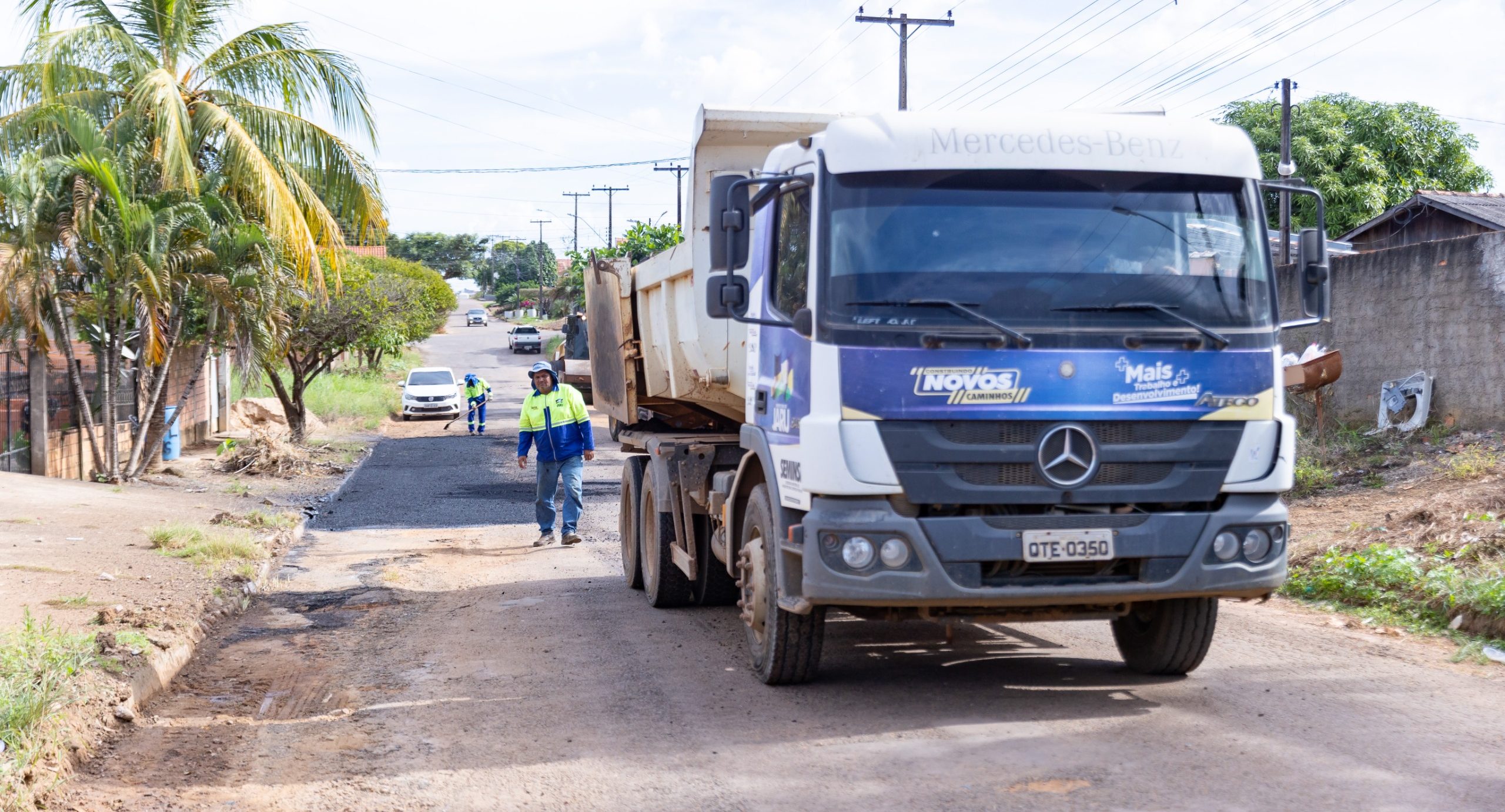 Prefeitura de Jaru realiza manutenção de ruas pavimentadas no bairro Jardim dos Estados