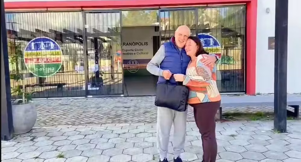 Homem desmaia após perder mala com R$ 15 mil