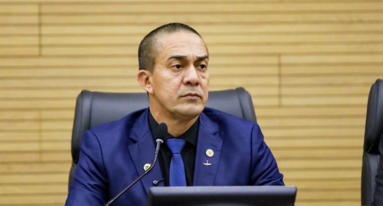 Deputado Eyder Brasil propõe lei para proteger professores contra violência nas escolas públicas de Rondônia - News Rondônia