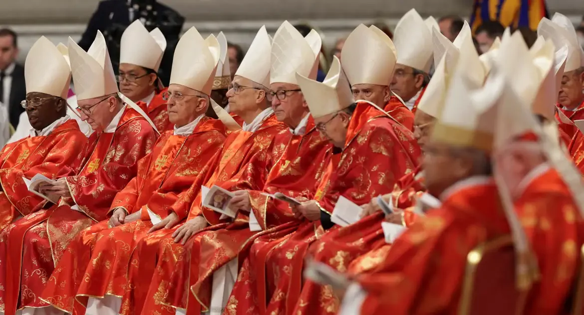 O que é o conclave e quem participa dele?