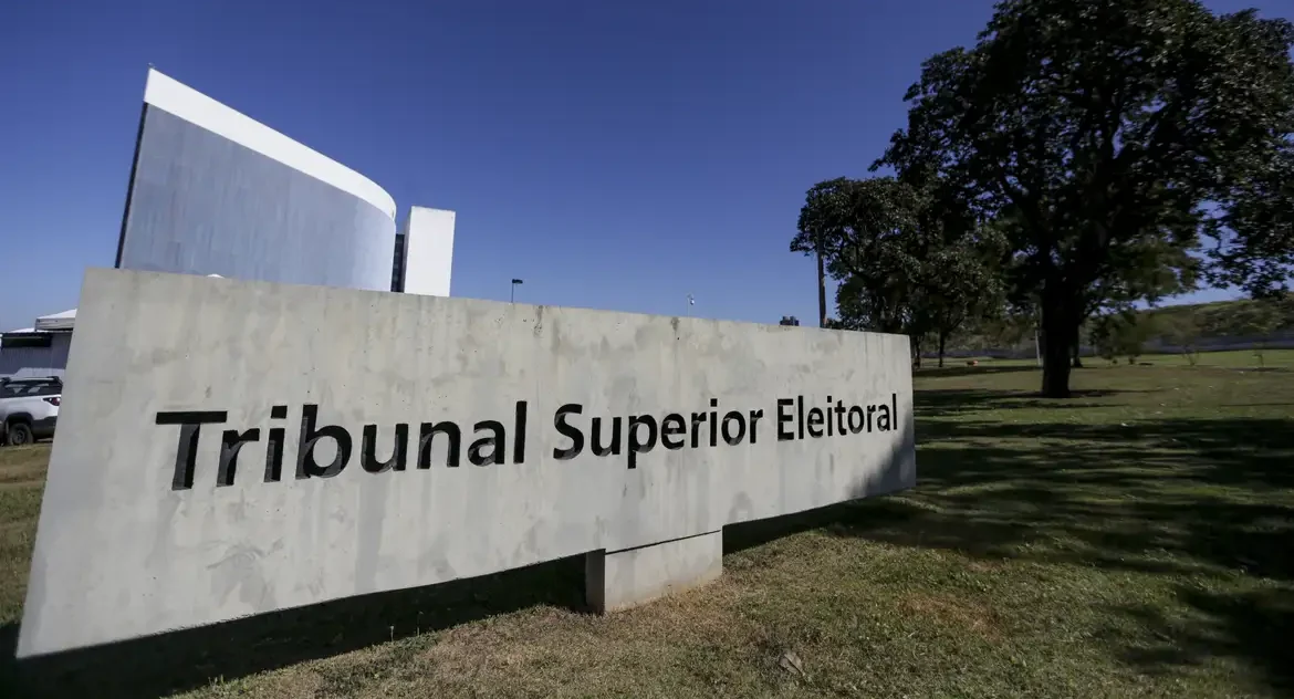 AGU pede investigação da PF por discriminação racial contra ministra do TSE impedida de entrar em evento