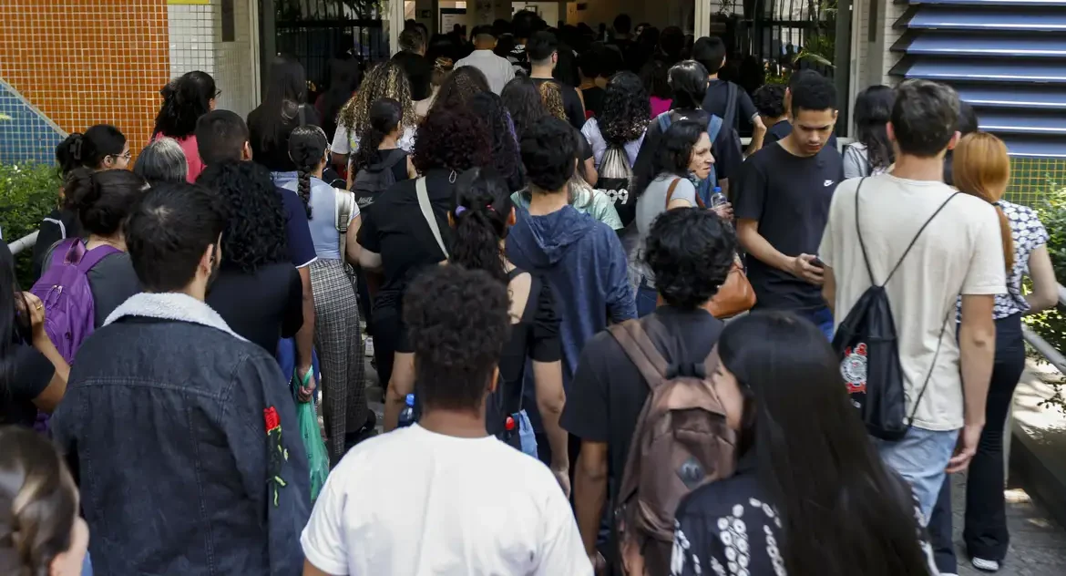 Senado aprova reserva de 30% das vagas em concursos para pretos, pardos, indígenas e quilombolas