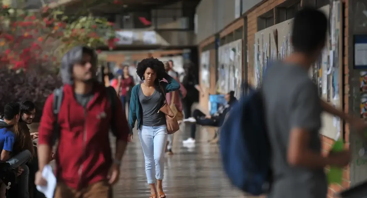 Iniciativa oferece bolsas para alunos negros acessarem ensino superior
