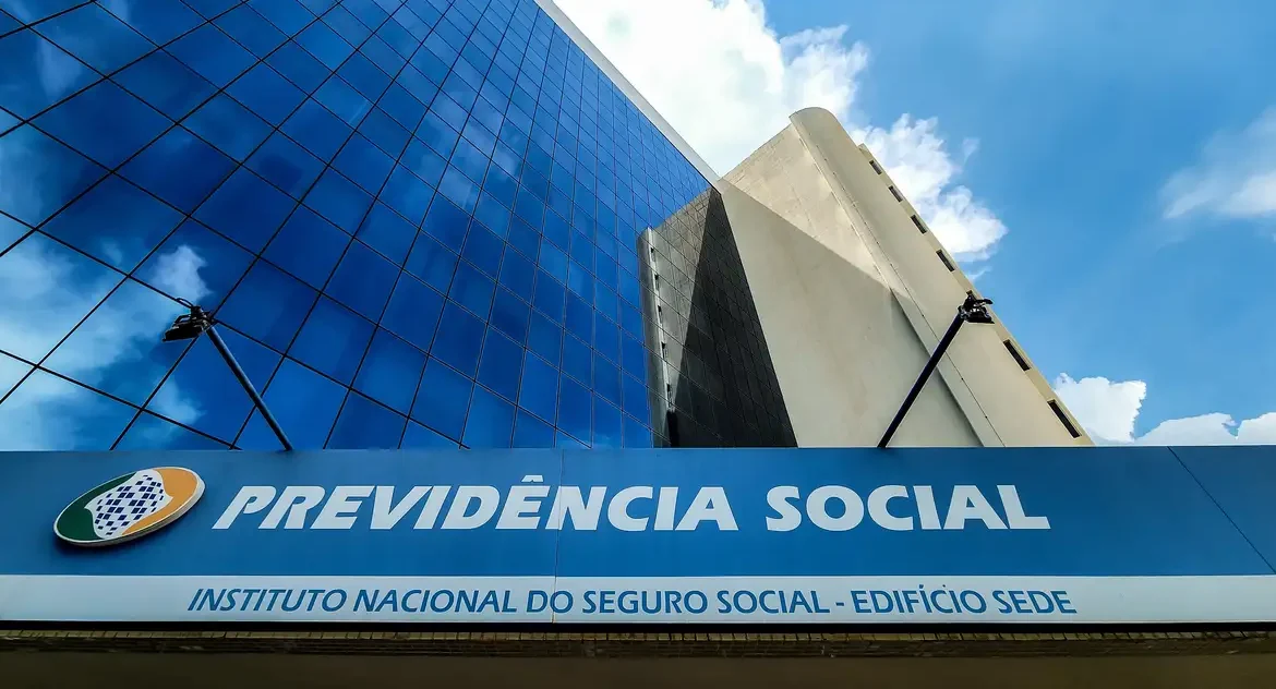 Lula coordena reunião para tratar de fraude contra aposentados do INSS e discute plano de ressarcimento às vítimas