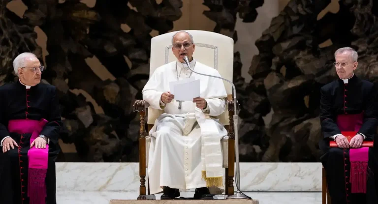 Papa Leão XIV promete atuar pela paz global e oferece Vaticano como mediador de conflitos