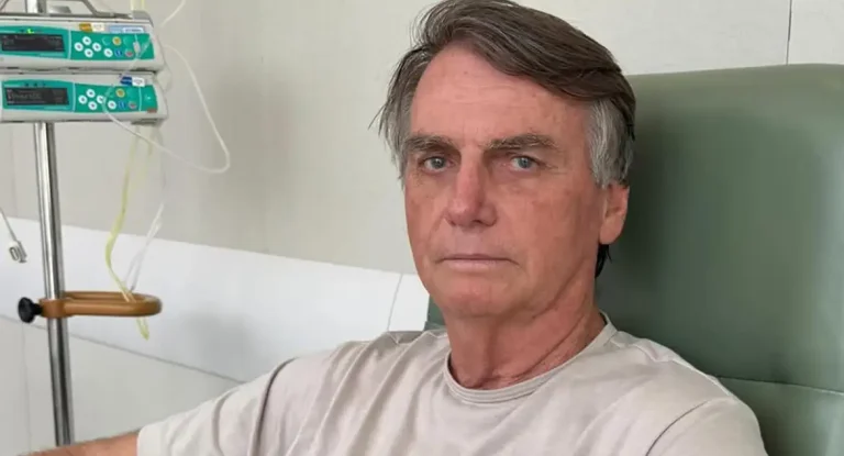 Bolsonaro recebe alta após três semanas internado e cirurgia abdominal