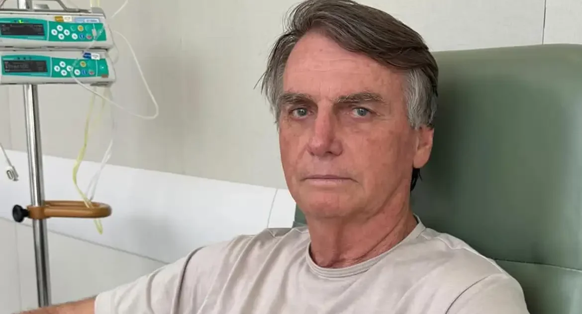Bolsonaro recebe alta após três semanas internado e cirurgia abdominal