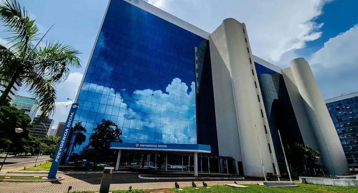 INSS começa a restituir R$ 292,7 milhões a aposentados e pensionistas por descontos ilegais de mensalidades associativas