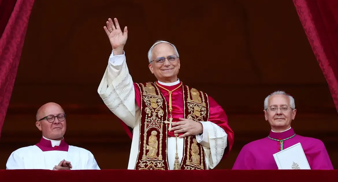 Cardeal Robert Francis Prevost é eleito papa Leão XIV e sucede Francisco no comando da Igreja Católica