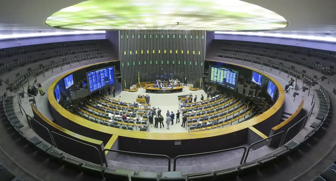 Câmara tenta suspender processo de golpe de Estado com base em imunidade de Ramagem
