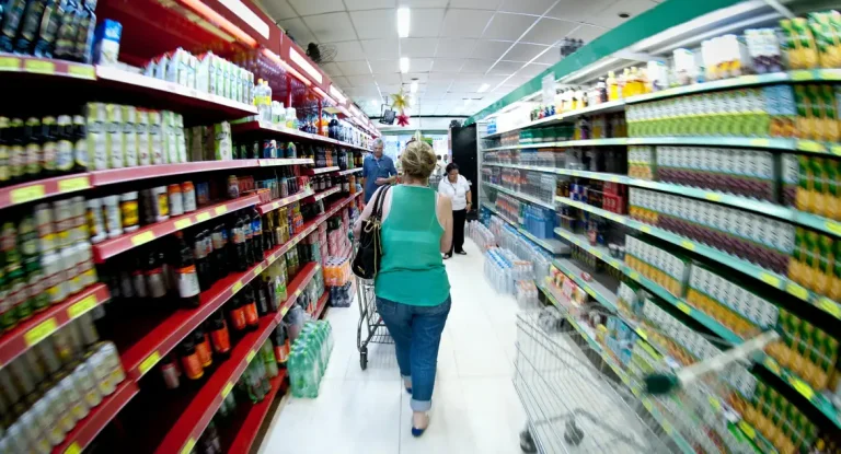 Cesta básica sobe em 15 capitais em abril, com São Paulo liderando custo mais alto, aponta Dieese
