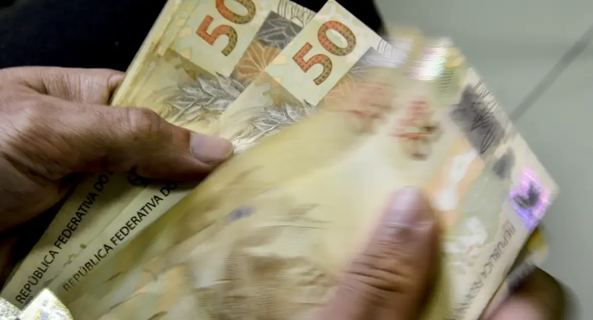 INSS inicia pagamento da 1ª parcela do 13º para quem recebe acima de um salário mínimo