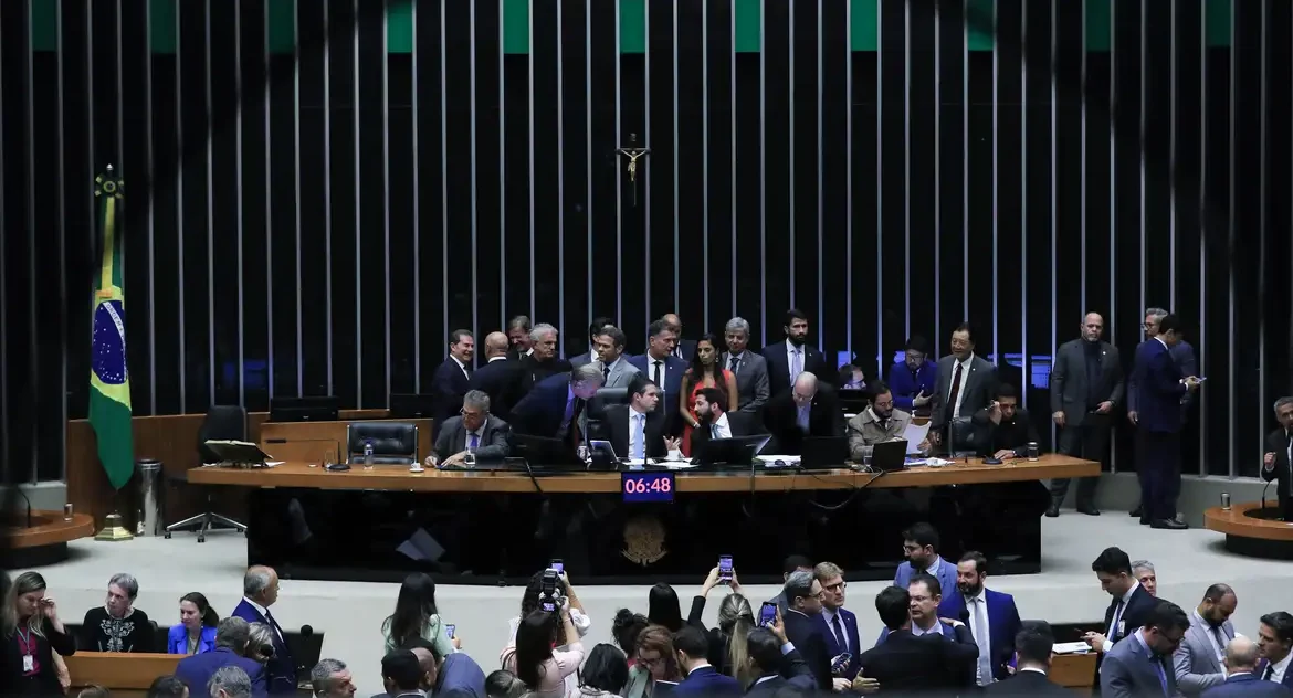 Presidente da Câmara aciona STF para reverter limitação da suspensão de ação penal contra Ramagem