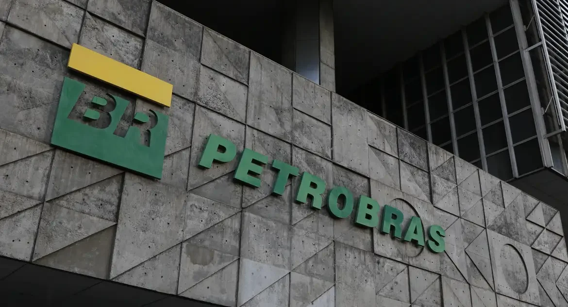 Petrobras retoma perfuração de poços na Bahia após seis anos e anuncia reativação de fábricas de fertilizantes