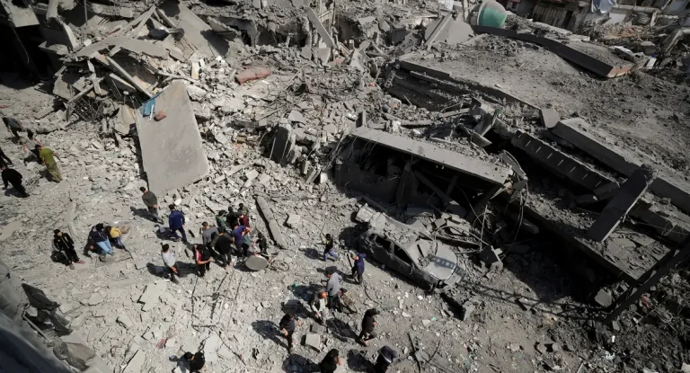 Após breve trégua, Israel retoma ofensiva em Gaza com ataques a hospitais e ordena evacuação no norte da Faixa