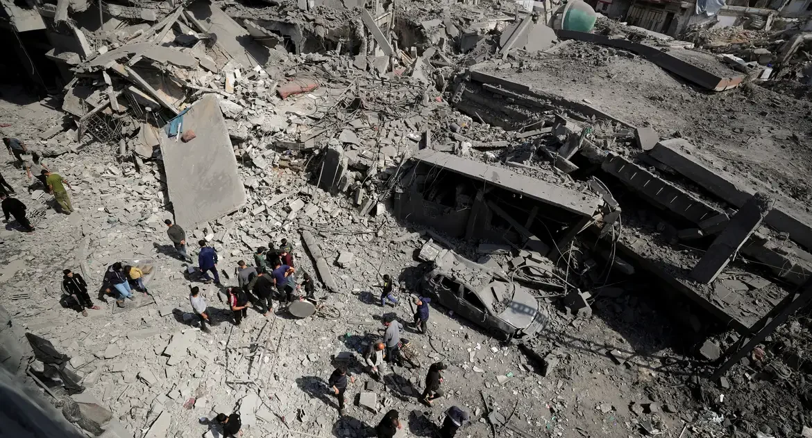 Após breve trégua, Israel retoma ofensiva em Gaza com ataques a hospitais e ordena evacuação no norte da Faixa