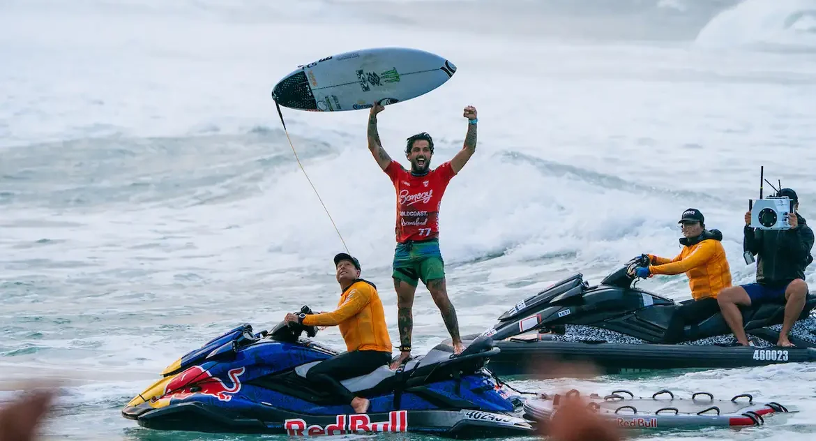 Filipe Toledo vence Julian Wilson e conquista etapa de Gold Coast do Circuito Mundial de Surfe