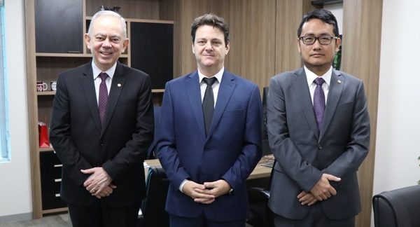 Membros do Ministério Público do Acre realizam visita institucional à sede do MPRO