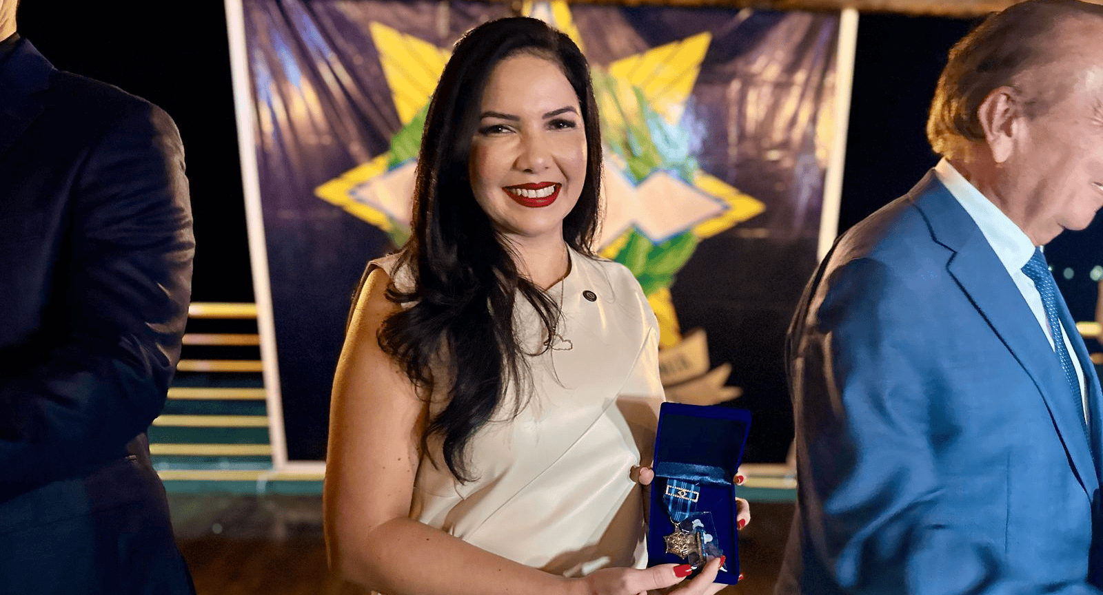 Deputada Cristiane Lopes recebe medalha de mérito da Comunicação Social da Polícia Militar de Rondônia