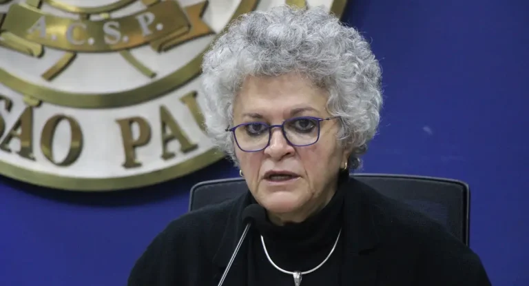 Izabella Teixeira critica uso político das mudanças climáticas e alerta para interesses financeiros em jogo
