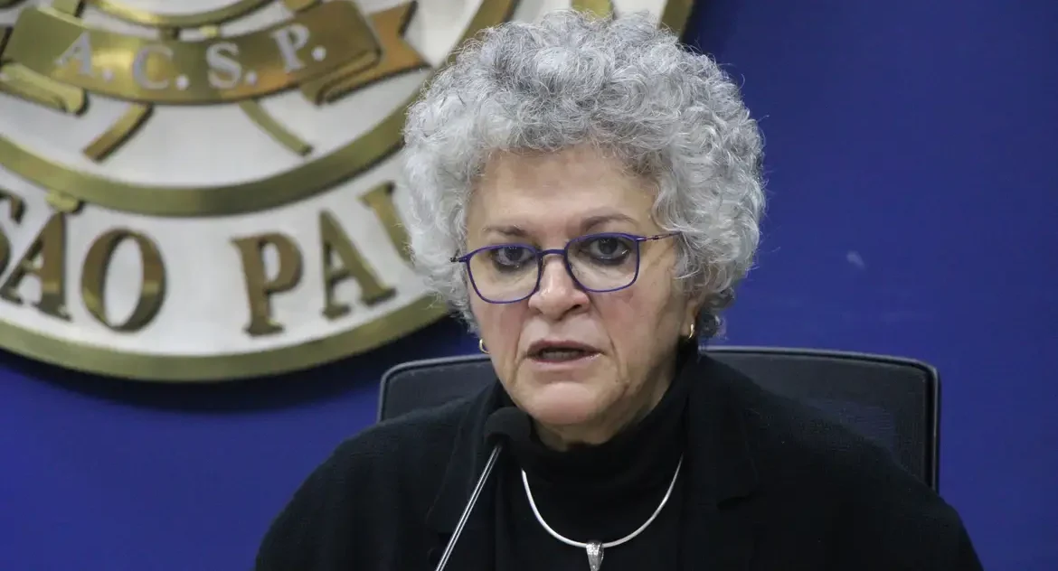 Izabella Teixeira critica uso político das mudanças climáticas e alerta para interesses financeiros em jogo