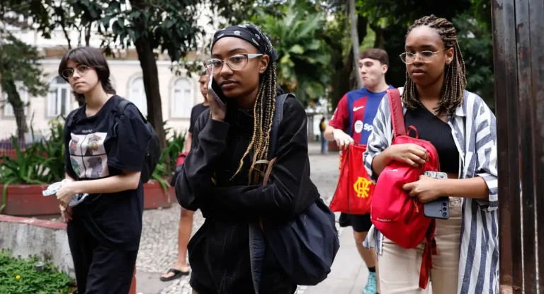 Enem 2025 volta a certificar conclusão do Ensino Médio e proficiência por área com notas mínimas nas provas