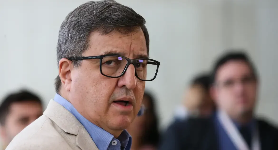 Câmara aprova urgência para projeto que amplia definição de terrorismo incluindo facções e milícias criminosas