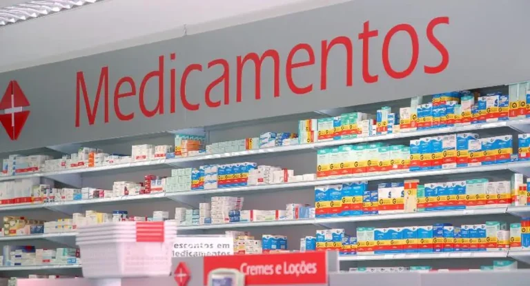 Gastos judiciais com medicamentos representam quase um terço das despesas estaduais no SUS em 2023, aponta Ipea
