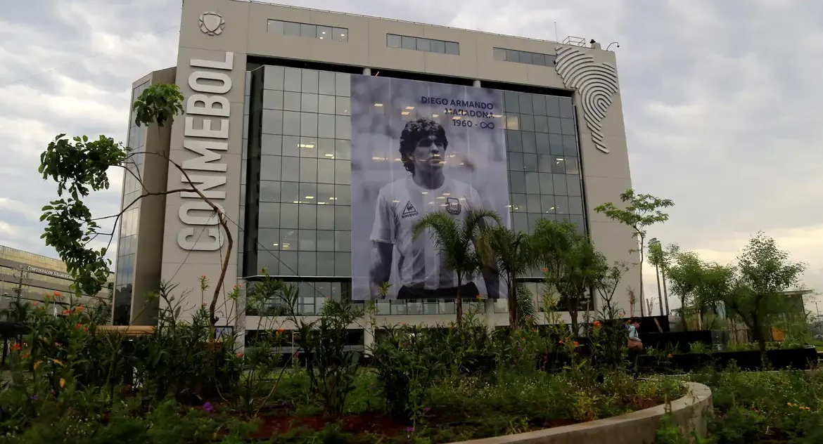 Juíza do caso Maradona renuncia após escândalo com filmagem não autorizada, e julgamento é suspenso