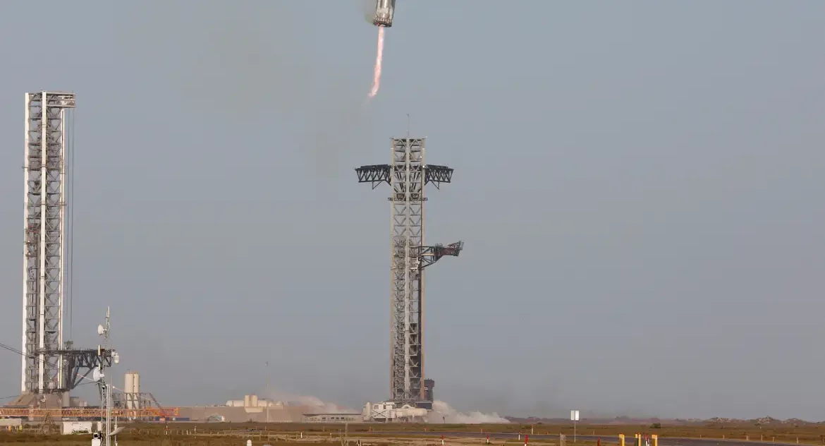 Foguete Starship, da SpaceX, sofre desmontagem não programada e cai no Oceano Índico após lançamento de teste no Texas