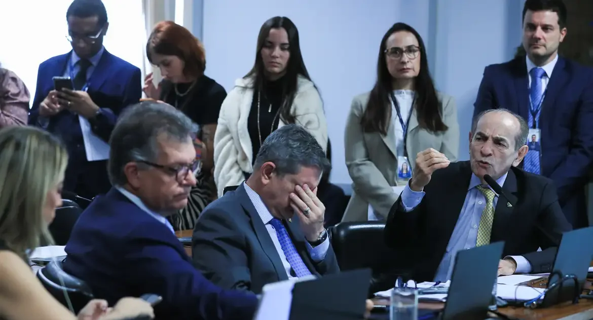Senado adia votação de novo Código Eleitoral com cota de 20% para mulheres no Legislativo e mudanças em regras eleitorais