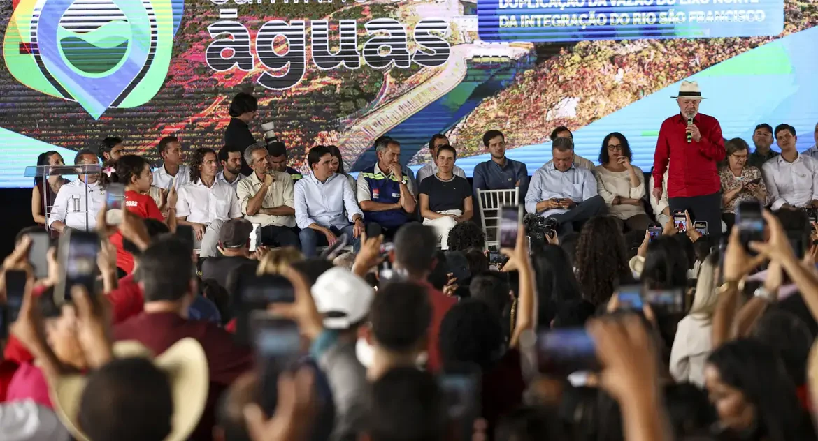 Lula assina ordem de serviço para ampliar bombeamento do Eixo Norte do Projeto São Francisco com investimento de R$ 491 milhões