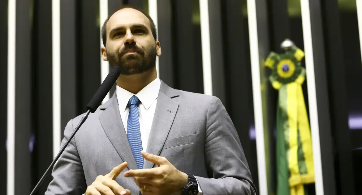 Ministro Alexandre de Moraes abre inquérito contra deputado Eduardo Bolsonaro por coação e obstrução de investigação