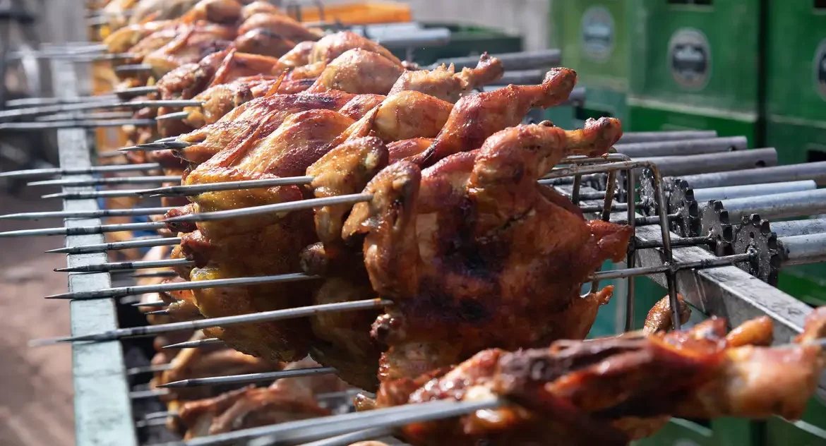 Rússia e mais três países reduzem restrição à carne de frango brasileira