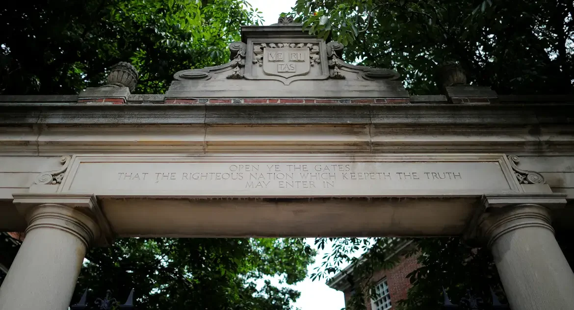 Juíza dos EUA suspende temporariamente decisão que impedia Harvard de matricular estudantes estrangeiros