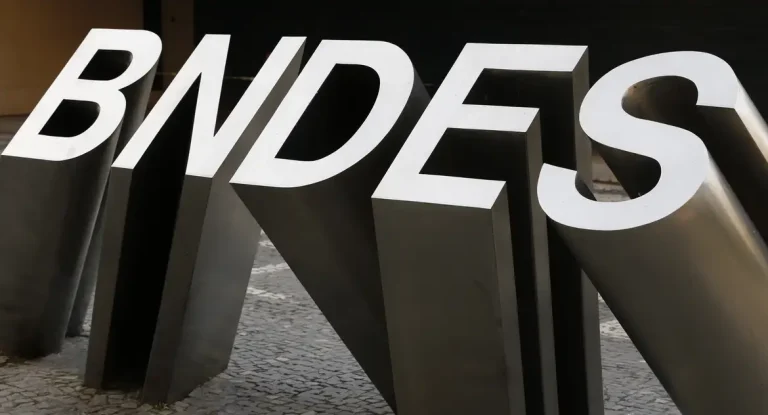 BNDES lucra R$ 5,6 bilhões no 1º trimestre de 2025 e aprova 35% mais crédito, com destaque para infraestrutura e MPMEs