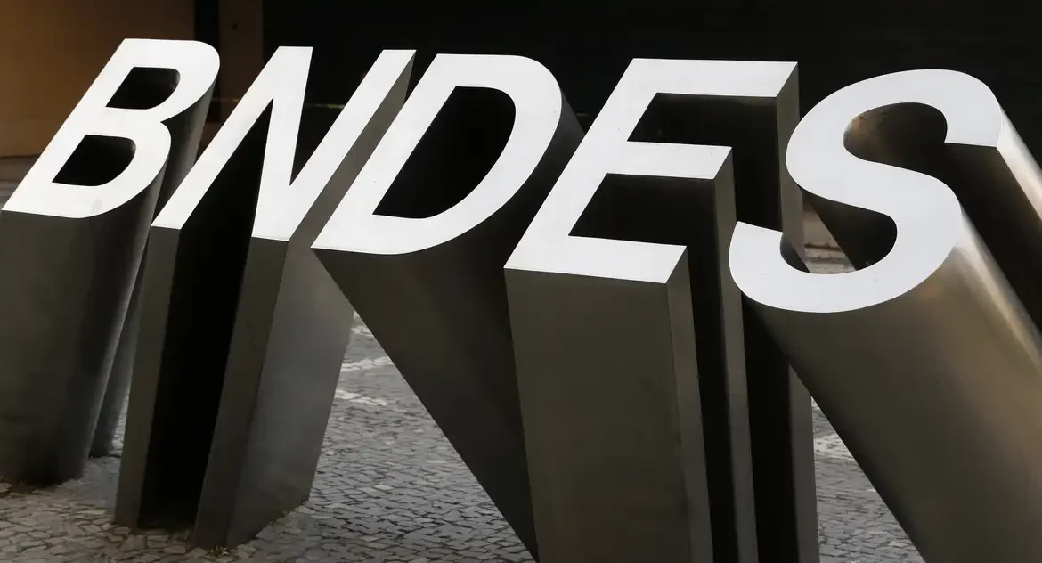 BNDES lucra R$ 5,6 bilhões no 1º trimestre de 2025 e aprova 35% mais crédito, com destaque para infraestrutura e MPMEs