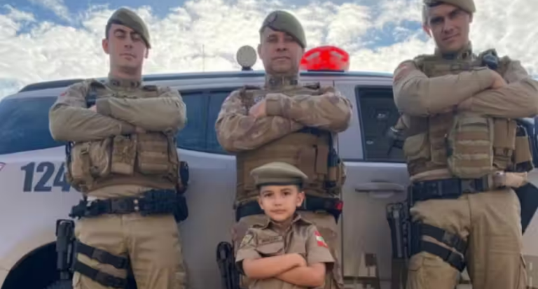 Fã da PM, garotinho ganha surpresa da corporação na festa de 5 anos - News Rondônia