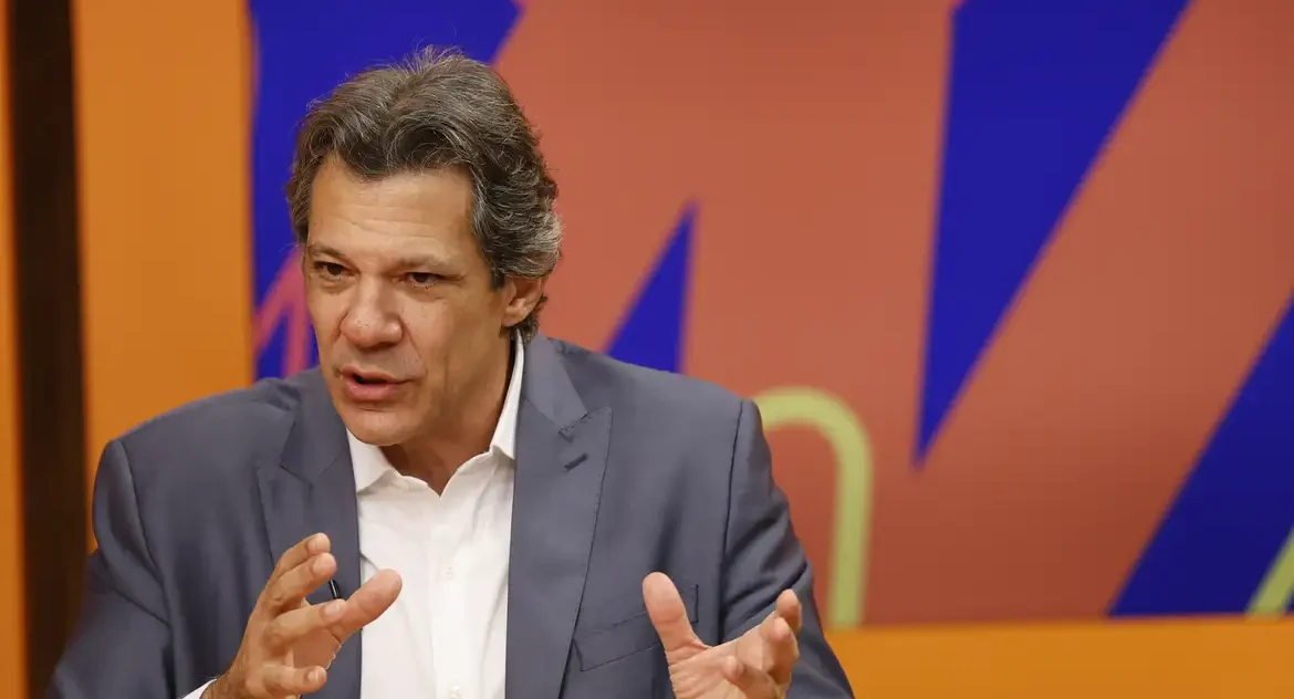 Haddad anuncia envio de medidas pontuais para cumprir meta fiscal e nega alta no Bolsa Família
