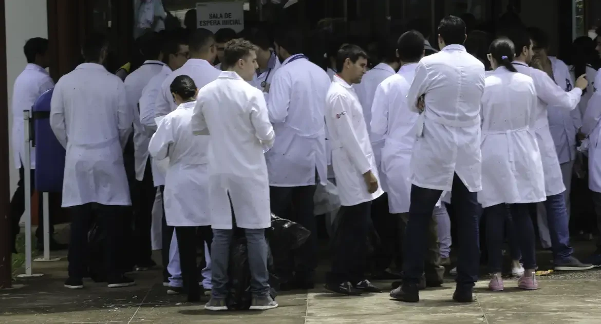 Candidatos do Revalida 2025 têm até hoje para recorrer das notas da prova discursiva