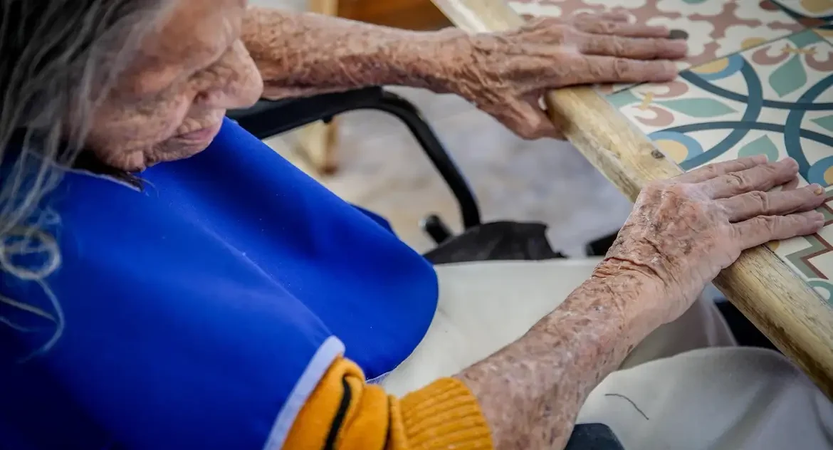Ministério da Saúde amplia uso da donepezila no SUS para pacientes com Alzheimer em estágio grave
