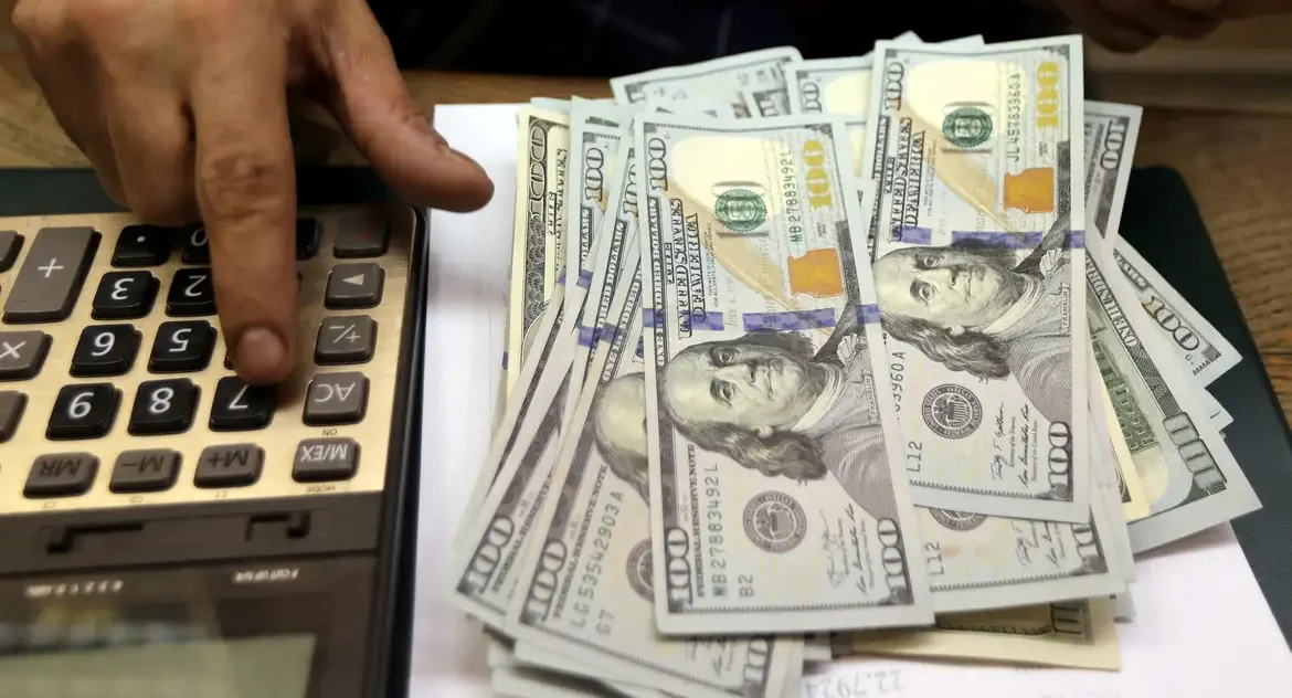 Ameaças de Trump à China elevam dólar acima de R$ 5,70 e fazem Ibovespa cair 1,09%